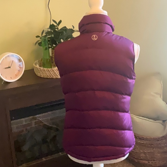 Land’s End Woman’s Size XS Puffer Vest, Great Condition, Beautiful Deep Purple - Picture 3 of 7